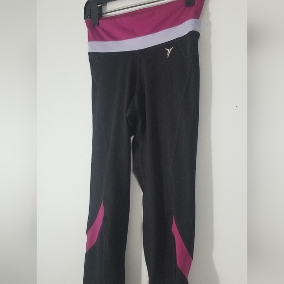 Old Navy Active Capri Pants. Zip Pocket on Back. Womens Size XS. - Picture 2 of 7